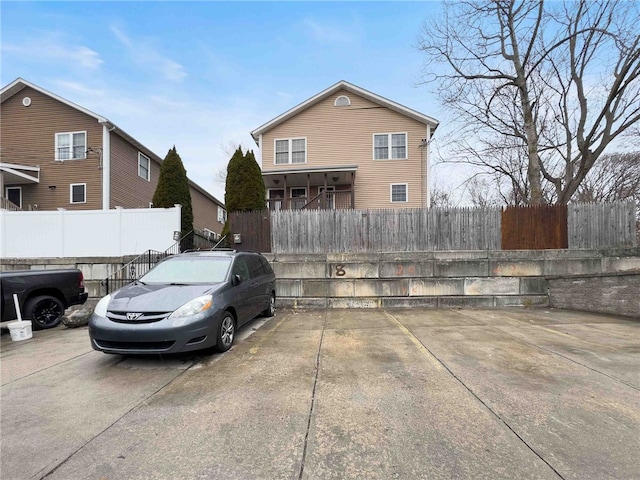 view of front of property with a fenced front yard