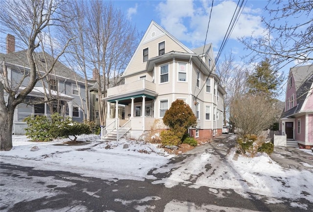 view of front of home featuring a porch