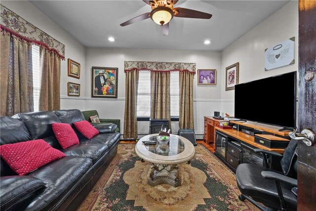 living area featuring a ceiling fan and recessed lighting