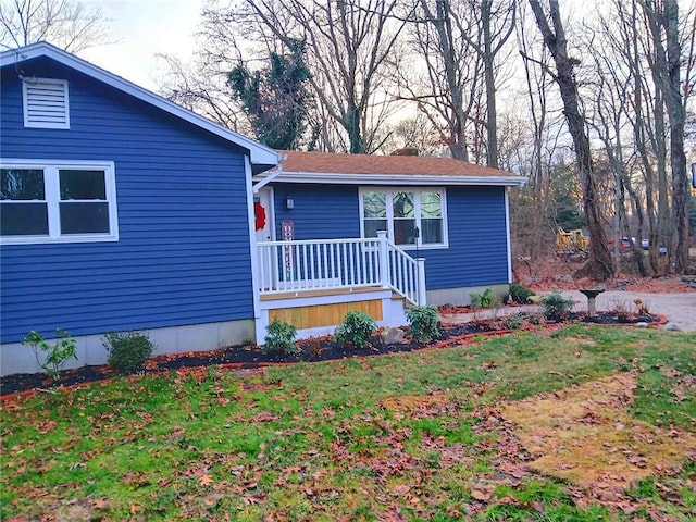 view of front of house with a front yard