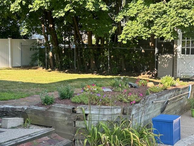 view of yard featuring fence