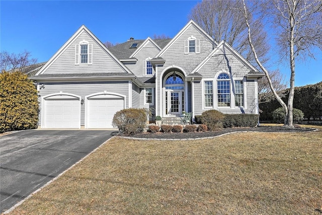 view of front facade featuring aphalt driveway and a front yard