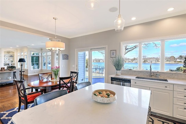 dining area featuring recessed lighting, crown molding, baseboards, and wood finished floors