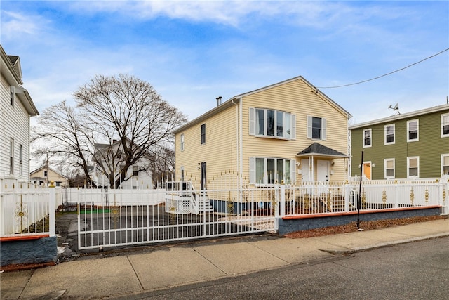 view of front of home featuring a fenced front yard