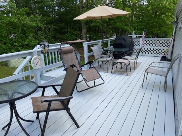 deck featuring outdoor dining space