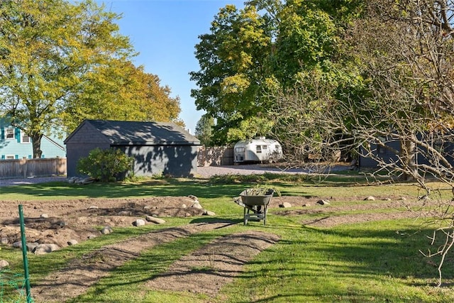 view of yard with an outbuilding and fence