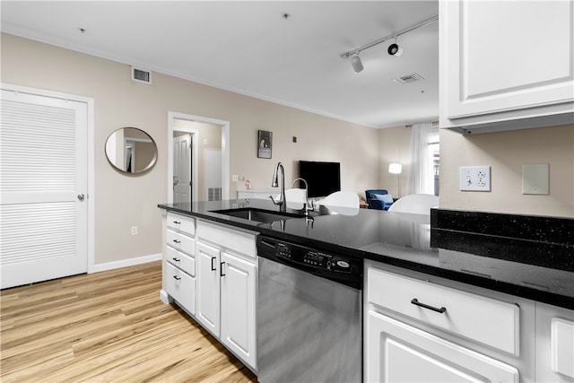 kitchen featuring a sink, visible vents, white cabinetry, light wood-type flooring, and dishwasher