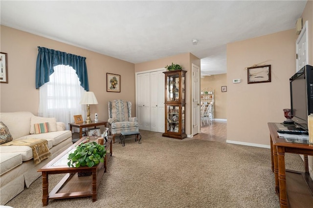 living area with carpet flooring and baseboards