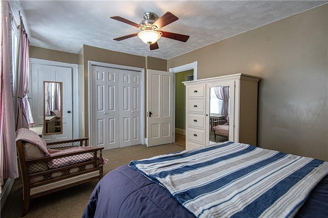 bedroom with light carpet, a textured ceiling, and a ceiling fan