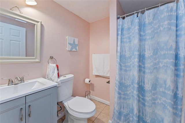 full bath featuring toilet, tile patterned floors, vanity, baseboards, and a shower with curtain