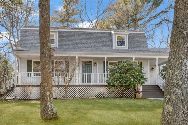 view of front of home featuring a shingled roof, a front lawn, and a porch