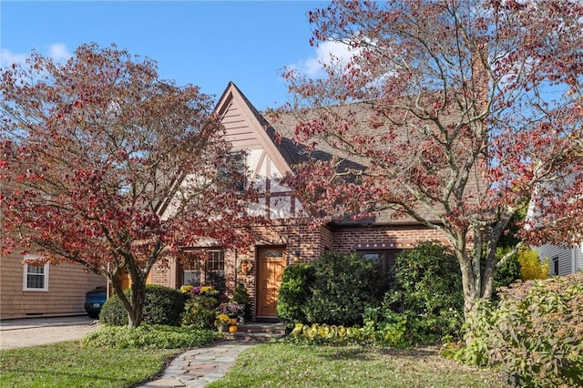 view of front facade with brick siding