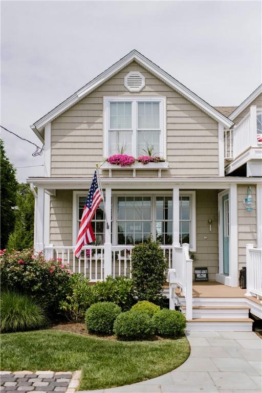 view of front facade featuring a porch