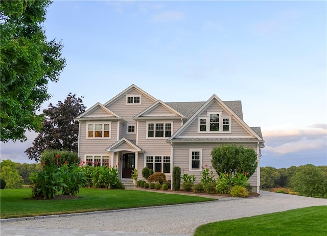 view of front of house featuring a front lawn