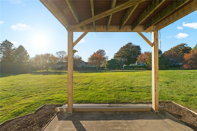 704 Fairway Dr Unit 704, Middletown, RI 02842 - view of green lawn