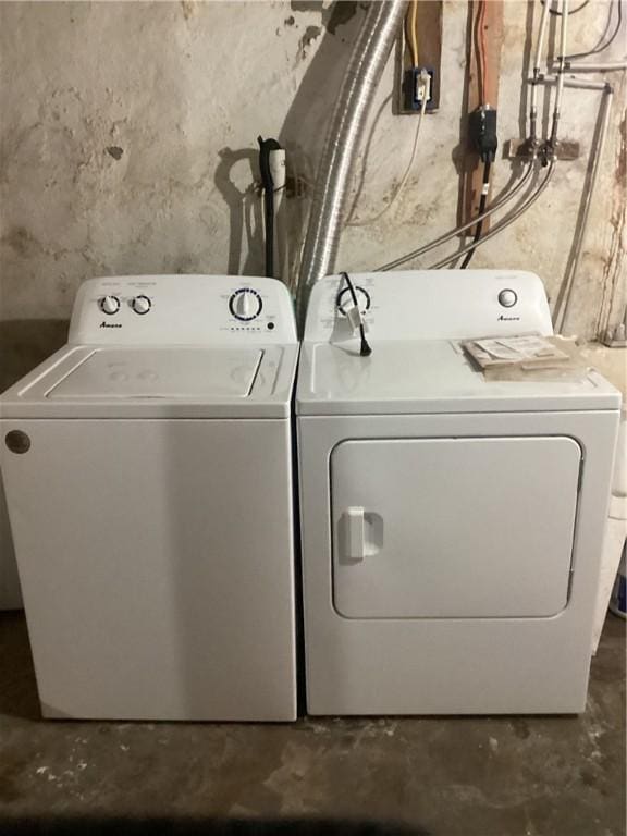 laundry room with laundry area and independent washer and dryer