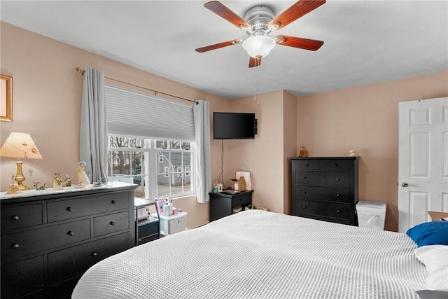 bedroom featuring a ceiling fan