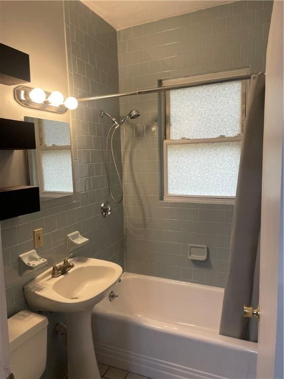 bathroom with shower / bathtub combination with curtain, tile walls, backsplash, and toilet