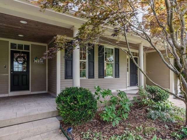 entrance to property featuring a porch