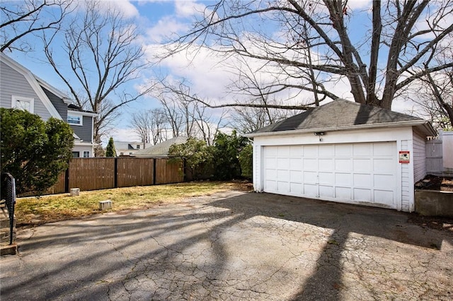 277 Waterman St, Providence, RI 02906 - detached garage with fence