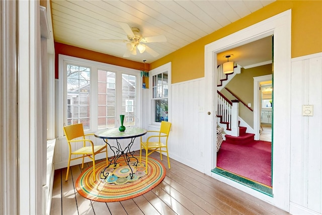 sunroom with ceiling fan