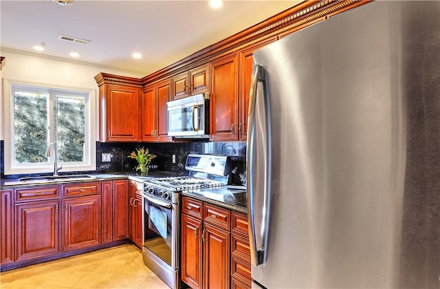 kitchen with visible vents, a sink, tasteful backsplash, recessed lighting, and stainless steel appliances