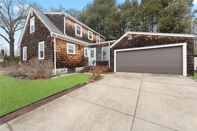 view of front of property with entry steps, a front yard, and roof with shingles