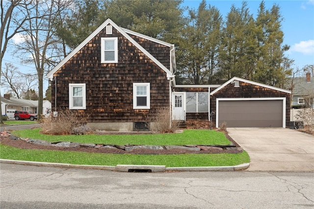 view of front of home featuring driveway