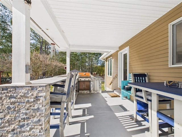 view of patio / terrace with outdoor wet bar