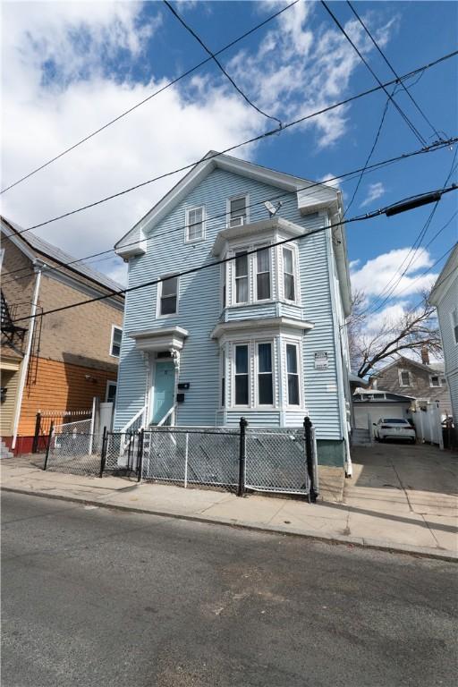 view of front of house with a fenced front yard