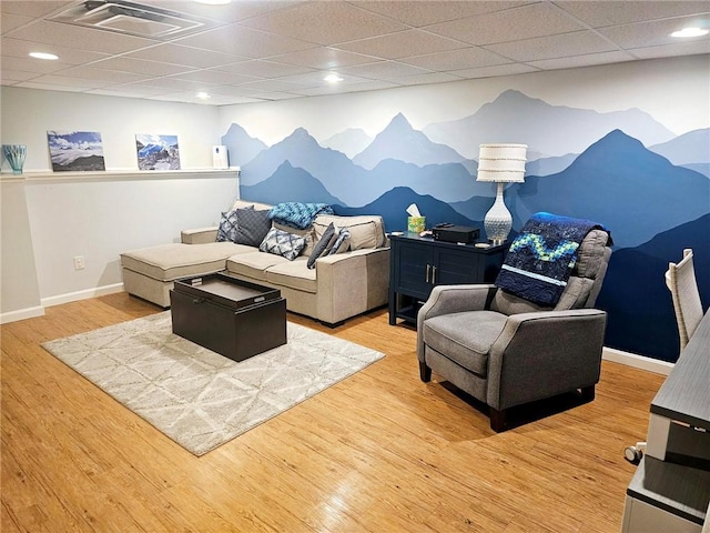 living area featuring visible vents, wood finished floors, recessed lighting, baseboards, and a paneled ceiling