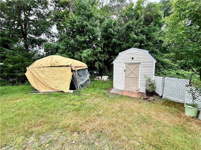 view of yard featuring a storage shed and an outdoor structure