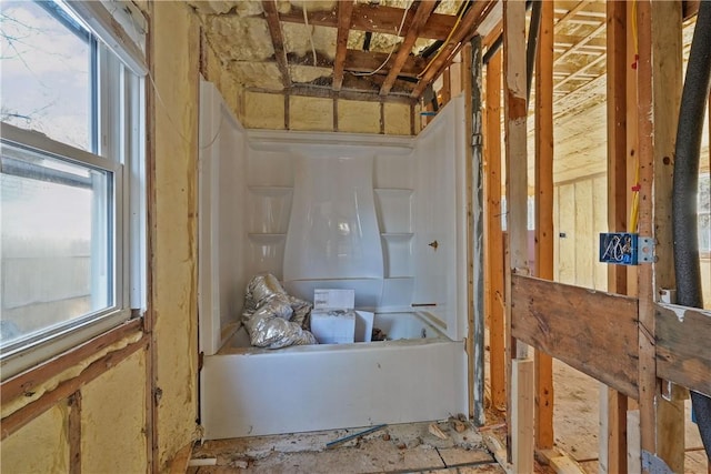 full bathroom featuring a bathing tub