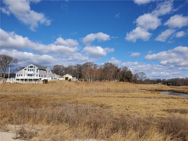 view of yard featuring a water view