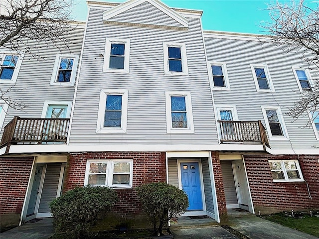 townhome / multi-family property featuring brick siding