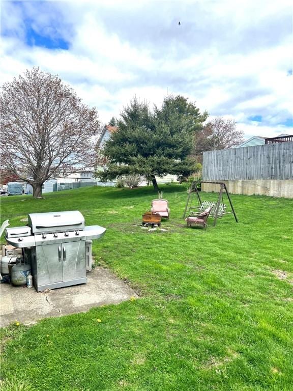 view of yard featuring fence