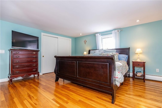 bedroom featuring recessed lighting, light wood-type flooring, baseboards, and a closet