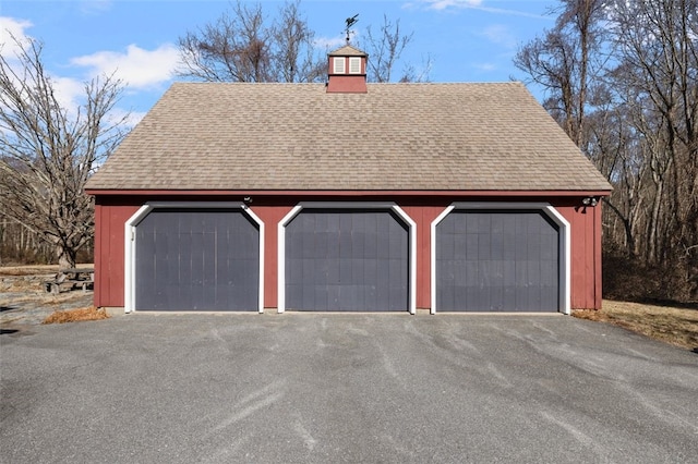 view of detached garage