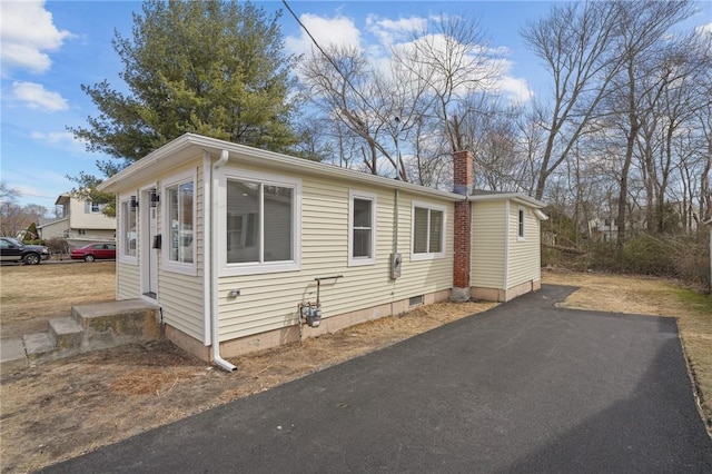 manufactured / mobile home with a chimney