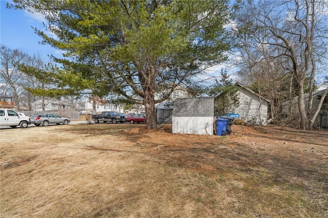 view of yard featuring a storage unit and an outdoor structure