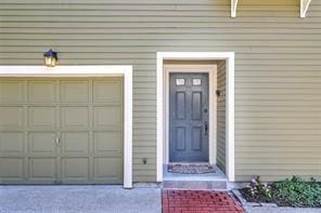 view of exterior entry with concrete driveway