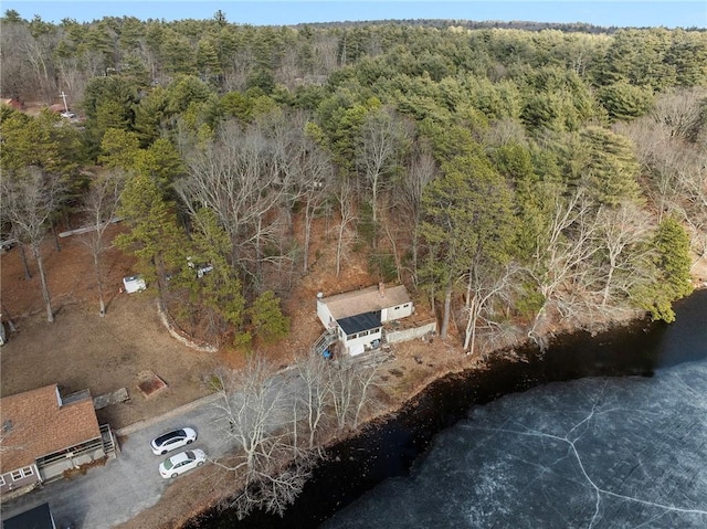 birds eye view of property featuring a wooded view