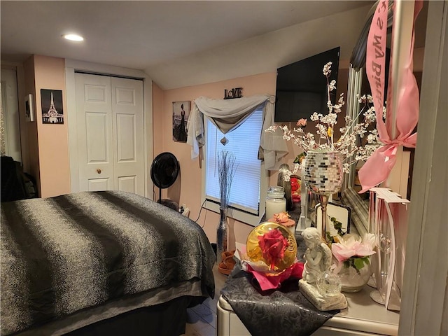 bedroom featuring vaulted ceiling, recessed lighting, and a closet