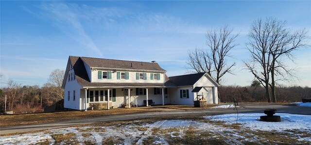 view of front of property with covered porch and driveway