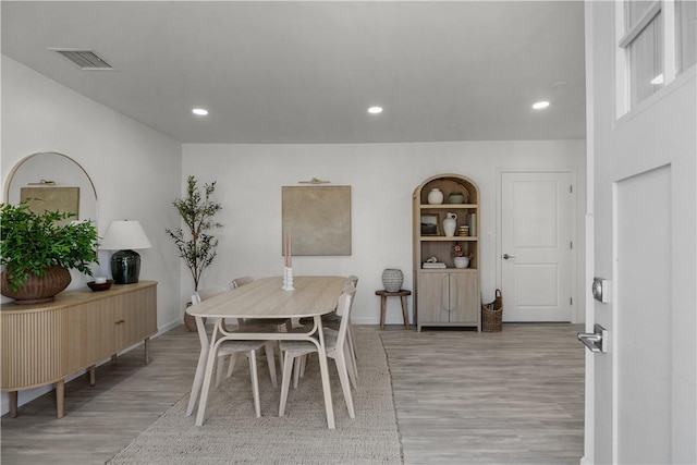 dining room featuring recessed lighting, visible vents, light wood-style flooring, and baseboards