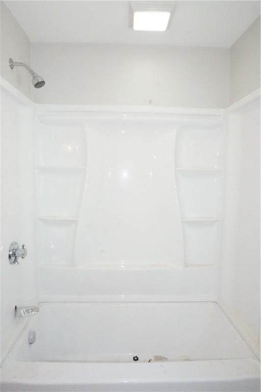 bathroom with bathtub / shower combination