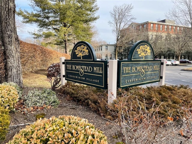 view of community / neighborhood sign