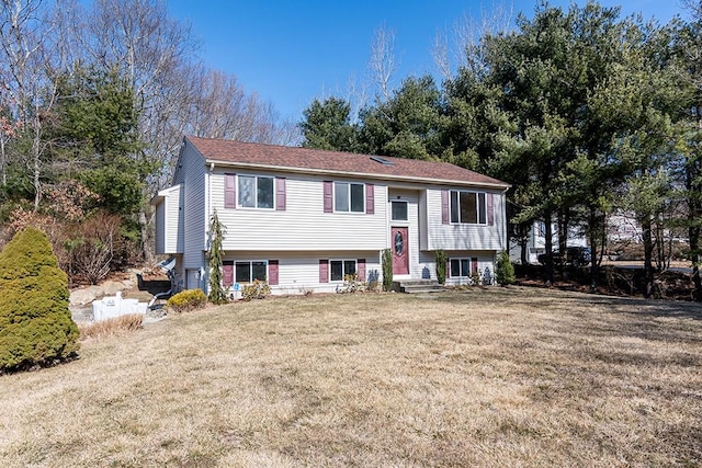 bi-level home featuring a front lawn