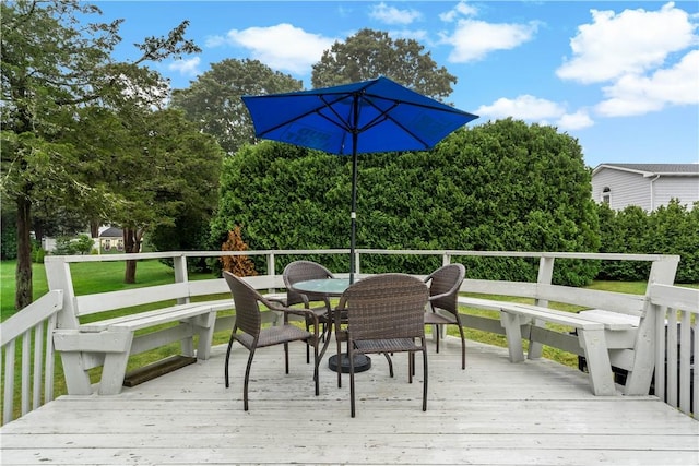 deck featuring outdoor dining area