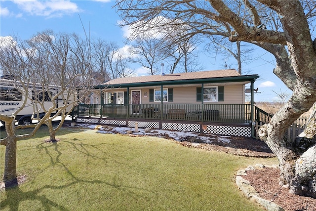 view of front of property featuring covered porch and a front lawn